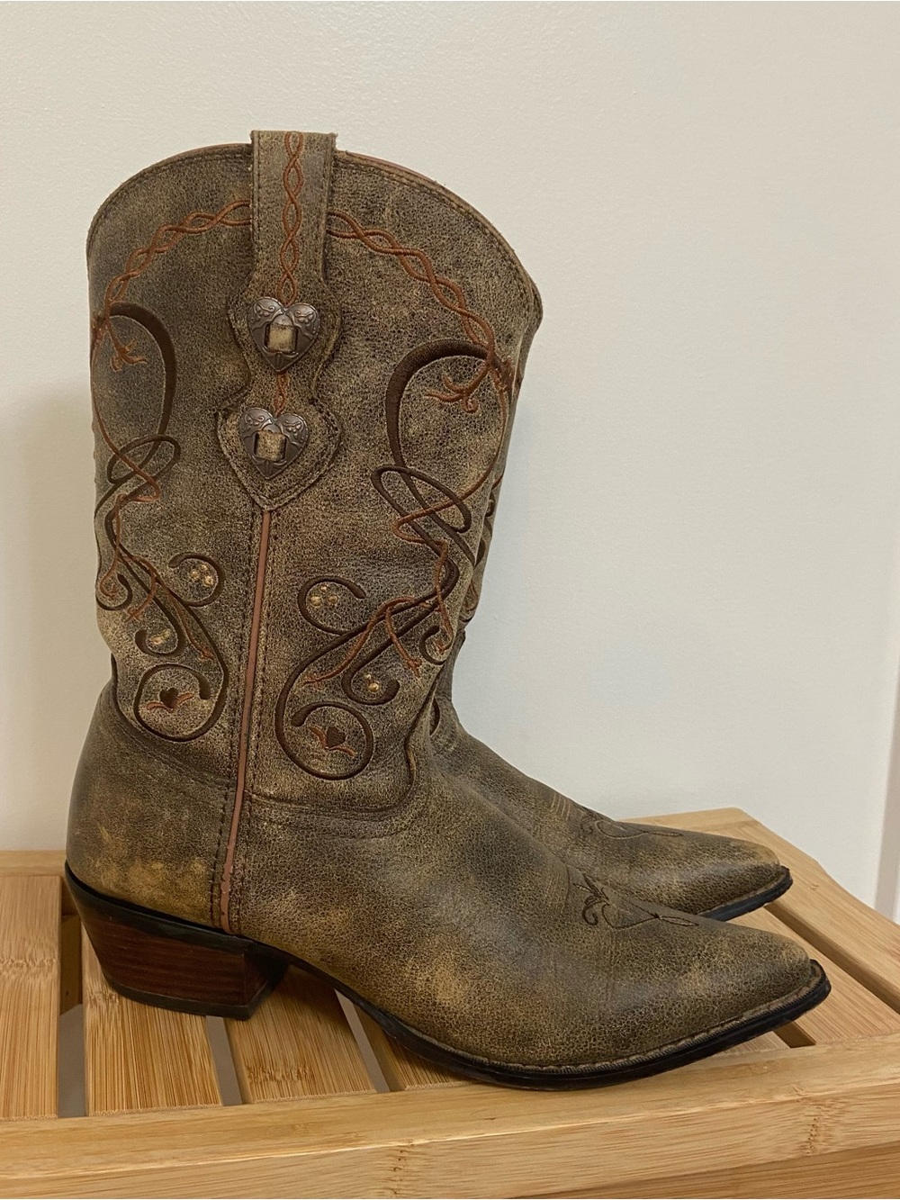 Durango RD4155 Women’s 9.5 M Full Grain Leather Western Cowboy Boots Concho